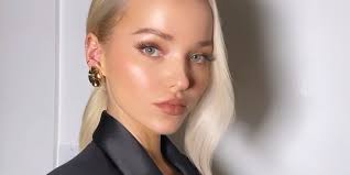 Bleaching your hair is sometimes a necessary step to prep your locks for coloring. How To Bleach Your Hair At Home In 2021 Best Products For Bleached Hair