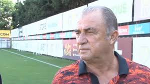 1993 és 1996 között igazgatta a nemzeti válogatottat, volt az a.c. Fatih Terim Galatasaray Da Gonlum Cok Rahat Spor Haberi
