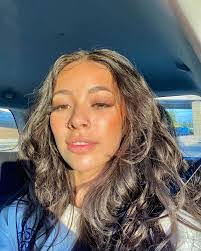 Hannah Hinkle's Instagram, Twitter & Facebook