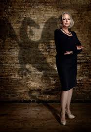 This book isn't just about how to perform well on the dragons' den, it's got great insights and tips from successful entrepreneurs about the challenges and rewards of starting your own business. Dragons Den Simply Tv