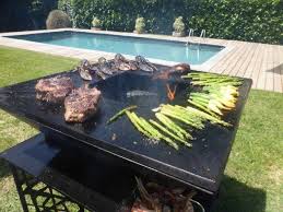 Barbecue Plancha 16 Idees Pour Un Repas Convivial Au Jardin Repas Convivial Barbecue Barbecue Plancha