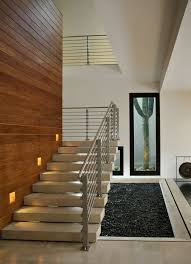 Treppe Beton Holz Wandpaneele Kieselsteine Boden Belag Design Fur Zuhause Aussentreppe Treppe