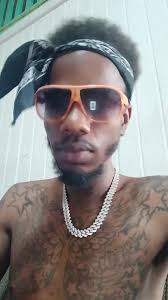 Six pack Shakur 😂