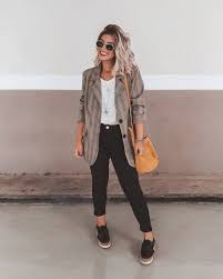 Calçados Que Não Podem Faltar No Guarda Roupa Feminino 5 Pecas Curingas Que Nao Podem Faltar No Guarda Roupa Em 2019 Meninas Estilosas Fashion Outfits Fashion E Types Of Fashion Styles