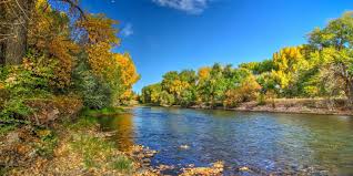 Kommt aus den rocky mountains, durchfließt in einem tief eingeschnittenen tal die great plains. Arkansas River Near Leadville Pueblo Co
