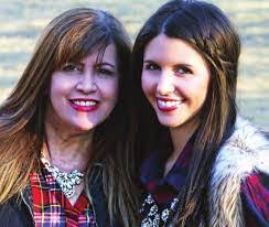 Dee Merrill's Instagram, Twitter & Facebook