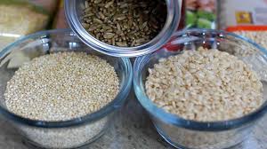 Terkadang saat sedang menjalankan diet, kita diberi batasan untuk memperkecil. Antara Beras Putih Beras Berwarna Dan Quinoa Mana Yang Paling Cocok Untuk Diet Lifestyle Liputan6 Com
