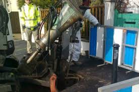 La peinture au plomb appelée « céruse » et le plomb métallique (canalisation) ont été employés massivement dans l'habitat avant 1949 et constituent aujourd'hui un véritable problème de santé publique et de santé au travail pour les salariés qui interviennent lors des travaux de rénovation ou de. Plomb Dans L Eau Potable Les Obligations De La Collectivite En Cas De Depassement Du Niveau De Concentration Admis