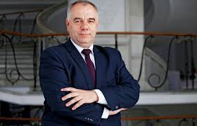 Ukończył studia historyczne na uniwersytecie warszawskim. Szeroka Rodzina Posla Sasina Polityka Pl