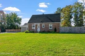 31 Vista Ct, Clifton Park, NY 12065