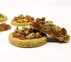 R E C E T T E Cookies Pistache Et Caramel Www Lesdessertsdejulien Com Belle Decouverte De L Excellent Pr Cookies Recette Alimentation Cookies Et Biscuits