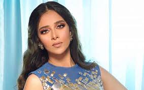 ردت الفنانة اليمنية بلقيس فتحي، على الاتهامات الموجهة إليها باقتباس فكرة كليب حالة جديدة من أربعة نجوم أبرزهم المصري محمد رمضان وتايلور سويفت، وشرحت أسباب اللبس الذي حصل مع البعض. ÙÙŠØ¯ÙŠÙˆ Ø¨Ù„Ù‚ÙŠØ³ ØªÙƒØ´Ù Ø¹Ù† Ø«Ø§Ù†ÙŠ Ø£ØºÙ†ÙŠØ§Øª Ø£Ù„Ø¨ÙˆÙ…Ù‡Ø§ Ø§Ù„Ø¬Ø¯ÙŠØ¯ Ø­Ø§Ù„Ø© Ø¬Ø¯ÙŠØ¯Ø© ÙˆÙ‡ÙŠ ØªØ¨ÙƒÙŠ