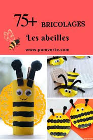 Au printemps, les abeilles, attirées par l'odeur des fleurs, s'activent dans le jardin. 14 Idees De Abeilles En 2021 Abeille Comptines Ruche