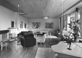 The brief called for a family house with hanging space for paintings, while avoiding the appearance of an art gallery. Visits And Booking Maison Louis Carre