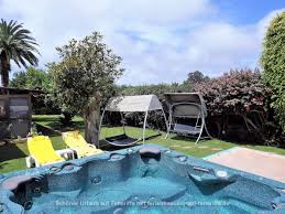 Garten whirlpool garten jacuzzi aussen whirlpool hot tub mit sprudel badetonne mit massageduesen ofuro piscina piscina pequena. Schoner Studio Bungalow Mit Garten Und Jacuzzi