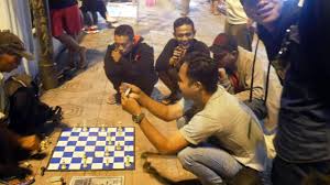 Dia sebelumnya belum pernah main di chess.com. Mengalahkan Master Catur 3 Langkah Skak Mat Hadiah 3 Bungkus Rokok Tiga Langkah Mati Youtube