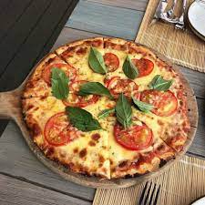 pizza food recipes tools kitchen tools yummie meals healthy delicious tasty aesthetic food food goals pretty food