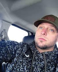 Soooo I can't stand the cold. I would rather work in 115° heat. Well today  it is freezing 🥶 by that I mean it is under 60° 🤣😅😅. Enjoy your weekday  Mondays