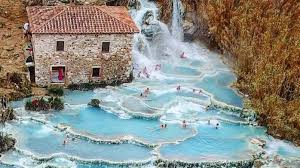 Le cascate del mulino, considerate da lonely planet fra le migliori terme libere al mondo, sono l'attrattiva turistica più recensita ed apprezzata della maremma toscana. Cascate Del Mulino Dove Sono Quanto Costano E Cosa Fare