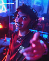 Introducing 'Music in Motion' 🎶—our exclusive T-shirt collection featuring  @dyl3r , @dishdash_music , and @blvxb ! Tune into Saudi culture and music  with us نقدم لكم 'ألحان التغيير'🎶— تشكيلة تي شيرتات حصرية