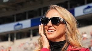 April Almanza's Instagram, Twitter & Facebook