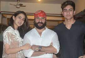 Penasaran seperti apa potret kedekatan saif ali khan dan tiga anaknya? Anak Tiri Kareena Kapoor Yang Cantik Sara Ali Khan Bakal Di Jodohkan Dengan Anak Shah Rukh Khan My Cms