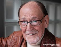 Die nebenrollen von hahnemann und herricht fielen nach dem frühen tod von rolf herricht ab 1981 weg, sie wurden durch andere nebenfiguren, insbesondere marlene kleinschmidt (ingeborg krabbe, ab teil drei) und hugo krüger (herbert köfer, teil vier bis sechs), ersetzt. Goldene Henne Fur Herbert Kofer Brandenburger Kopfe