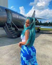 Karol g perreando y bailando location durante instagram live | anuel aa, j balvin. Karol G Karolg Instagram Photos And Videos