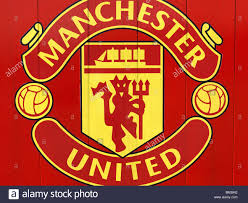 The official #mufc instagram account 🔴⚪⚫ the latest united news ⤵ manutd.com. Manchester United Man Utd Mufc Fussball Team Abzeichen Wappen Emblem Stockfotografie Alamy