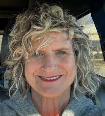 Debbie Marlowe's Instagram, Twitter & Facebook