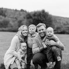 Black And White Film Photography Ideas Stowe Vermont Family Pictures On Black And White Film By Tiffany Farley Beach Photography Family Family Studio Photography Family Photography