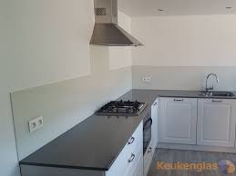 witte glazen keuken achterwand in tongerlo be keukenglas keuken achterwand keuken ontwerpen ikea keuken