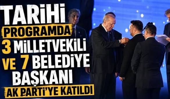 Tarihi programda 3 milletvekili ve 7 belediye başkanı AK Parti'ye katıldı  Detaylar: https://www.liderhaber.com.tr/tarihi-programda-3-milletvekili-ve-7 -belediye-baskani-ak-partiye-katildi