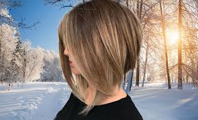 Ci sono tagli che hanno per natura una marcia in più. Corto Dietro E Lungo Davanti Va Cosi Il Caschetto Quest Inverno Signoresidiventa Com