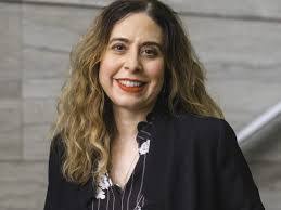 Lynne Swanson's Instagram, Twitter & Facebook