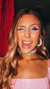 Helen Trawick's Instagram, Twitter & Facebook