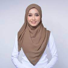 Cara pakai tudung bawal menjadi salah satu pembahasan yang menarik karena saat ini, hijab tidak hanya meningkatnya trend penggunaan hijab juga dipengaruhi dengan semakin berkembangnya fesyen baju terkini. 7 Cara Pakai Tudung Bawal Paling Glam Tahun 2020 Mataa