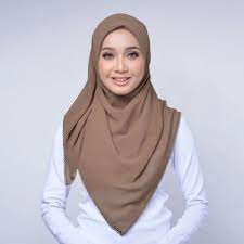 Hai, (tudung bawal shifon new style ) video ini ida nak kongsikan dekat anda cara pakai tudung bawal dengan cara terbaru. 7 Cara Pakai Tudung Bawal Paling Glam Tahun 2020 Mataa