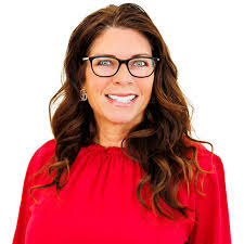 Melissa Gill's Instagram, Twitter & Facebook