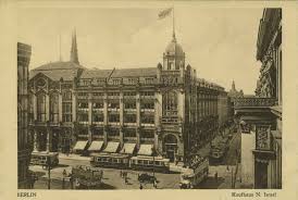 Zwischen den jahren 1904 und 1906 wurde es nach den plänen des architekten georg lewy erbaut. 1938projekt Das Harrods Von Berlin