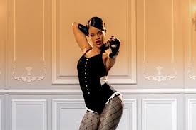Скачивай и слушай rihanna umbrella и rihanna umbrella choral singing на zvooq.online! Rihanna S Best Looks From Umbrella To Sledgehammer Style Living