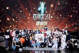 지난 22일 방송된 mbn 예능 프로그램 '보이스킹' 11회에서는 단 하나의 왕좌를 차지하기 위해 도전장을 내밀었던 86명의 남자 보컬 중 치열한 경쟁을 뚫고 살아남은 10인의 명단이 공개됐다. Jot3qz Iwkmfwm
