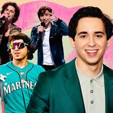 Talking Sports, Life, and SpongeBob With Father-Son Broadcast Duo Ian and  Noah Eagle