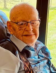 Tracy Keech's Instagram, Twitter & Facebook