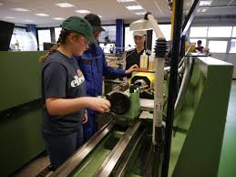 Johnson matthey's redwitz, germany site manufactures a range of emission control catalysts and systems used to control harmful nox emissions. Technik Zum Anfassen Girls Day 2019 Bei Jm In Redwitz Johnson Matthey