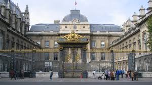Adresses postales, parcs de stationnement. Palais De Justice Insolites Board Le N 1 De L Animation En Hoverboard