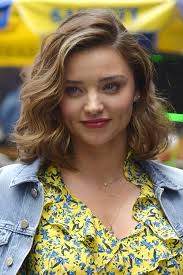 Soft Waves Curled Hairstyles For Medium Hair Miranda Kerr Hair Medium Hair Styles