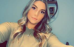 Samantha Rinker's Instagram, Twitter & Facebook