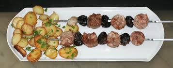 Brochettes D Andouillette Aux Pruneaux A La Plancha Amafacon Recette Plancha Brochette Cuisine