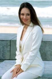 Unlawful entry is a predictable and cliched thriller featuring a 90's hollywood bimbo du jour, madeline stowe, and two 90's era hollywood pretty boys, kurt russell and ray liotta. Madeleine Stowe